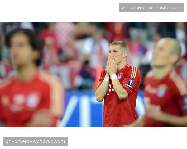 “小猪”施魏因斯泰格现身安联球场观战国家德比 “小猪”施魏因斯泰格现身安联球场观战国家德比