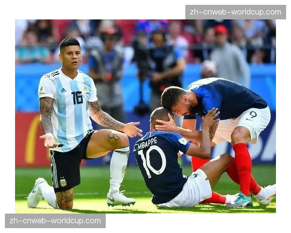 VAR长时间介入,判定多特蒙德禁区内防守定位球时手球犯规 VAR长时间介入,判定多特蒙德禁区内防守定位球时手球犯规