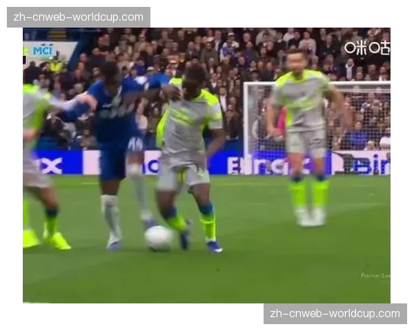 曼城3-0完胜切尔西缩小与阿森纳积分差距至6分